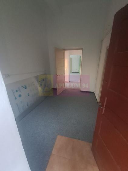 Casă individuală cu 4 camere cu Canalizare în Central