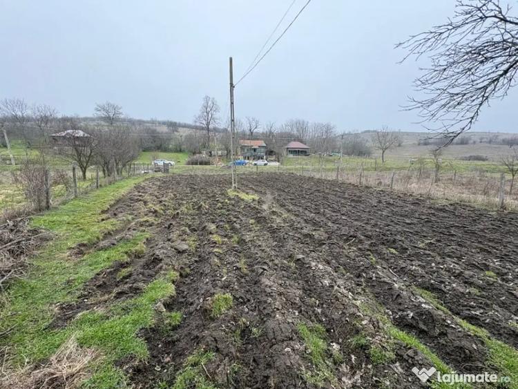 Teren de 2038 mp, în Ghercești