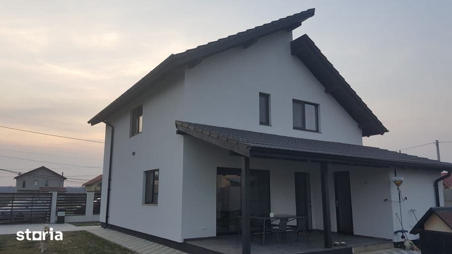 Casă cu 5 camere cu Teren 520 Mp în Ghiroda