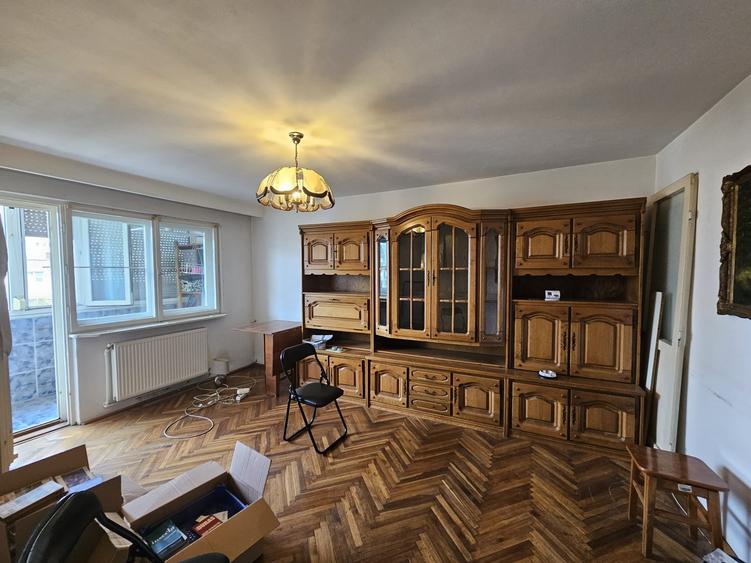 Apartament cu 3 camere decomandat în ICIL