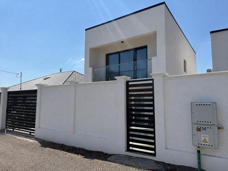 Casă individuală cu 3 camere cu Teren 240 Mp în Costi