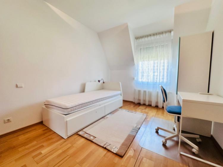 Casă cu 6 camere cu Piscina în Nord-Est