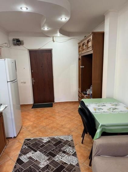 Apartament cu 2 camere semidecomandat în Berceni