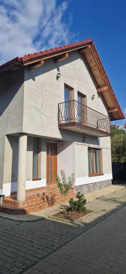 Casă cu 3 camere cu Teren 250 Mp în Central