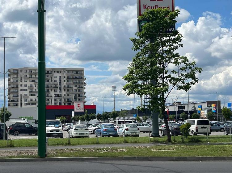 Apartament cu 2 camere decomandat în Sud