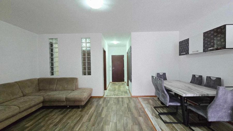 Apartament cu 3 camere nedecomandat în Nufărul