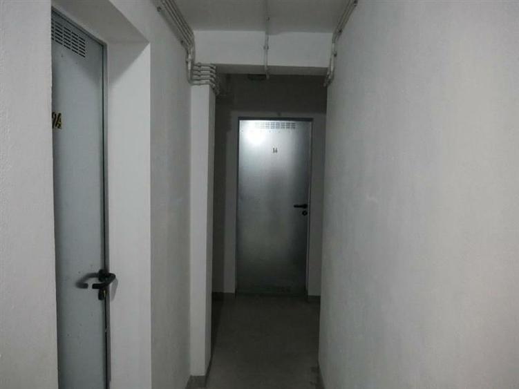 Apartament cu 3 camere decomandat în Tractorul