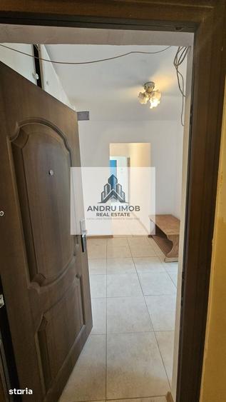 Apartament cu 3 camere decomandat în Vitan