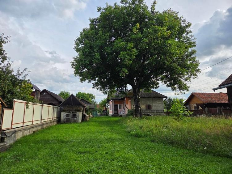 Casă individuală cu 4 camere cu Teren 2605 Mp în Zăbala