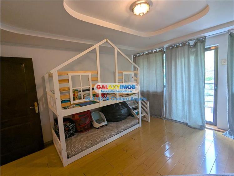 Casă cu 5 camere cu Garaj în Șoseaua Nordului