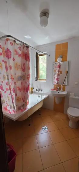 Casă cu 5 camere cu Canalizare în Corbeanca