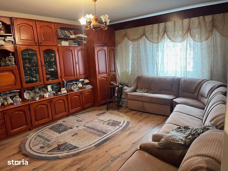 Apartament cu 3 camere decomandat în Carpați 2