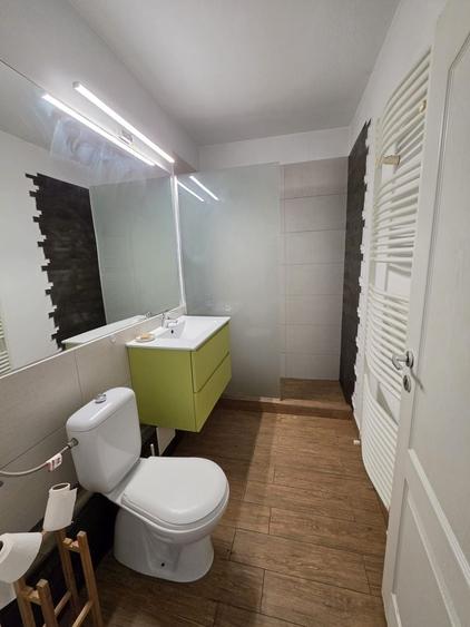 Apartament cu 2 camere semidecomandat, mobilat în Central