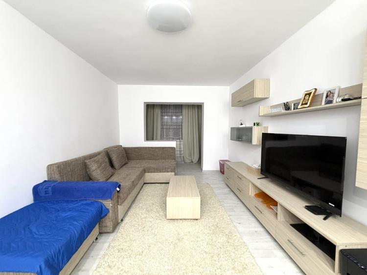 Apartament de 80 mp utili, la etajul 3, cu 4 camere si 2 balcoane- Lipovei - 1
