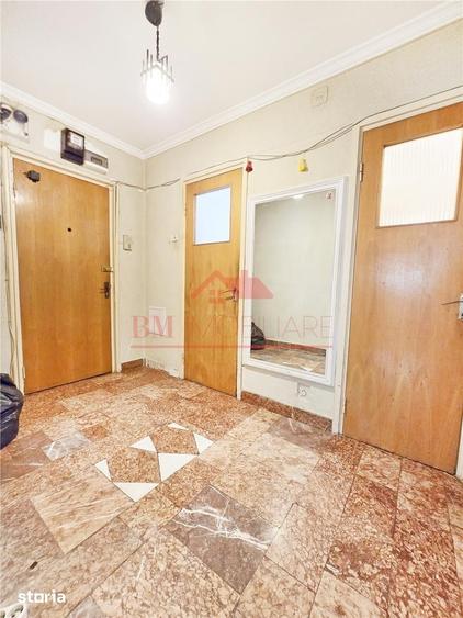 Apartament cu 4 camere decomandat în Drumul Taberei