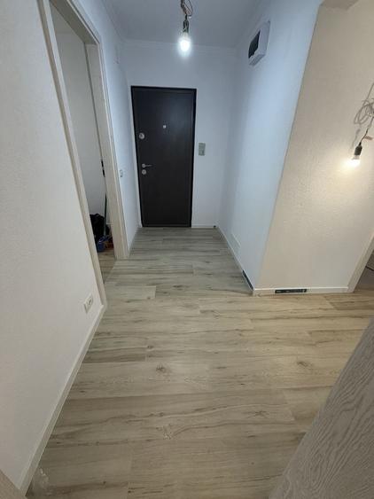 Apartament cu 3 camere decomandat, mobilat în Dâmbovița