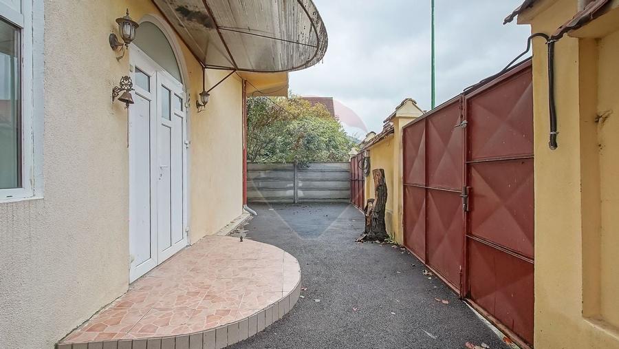 CENTRAL - Vila  DE INCHIRIAT  - pretabila diverse businessuri - 31