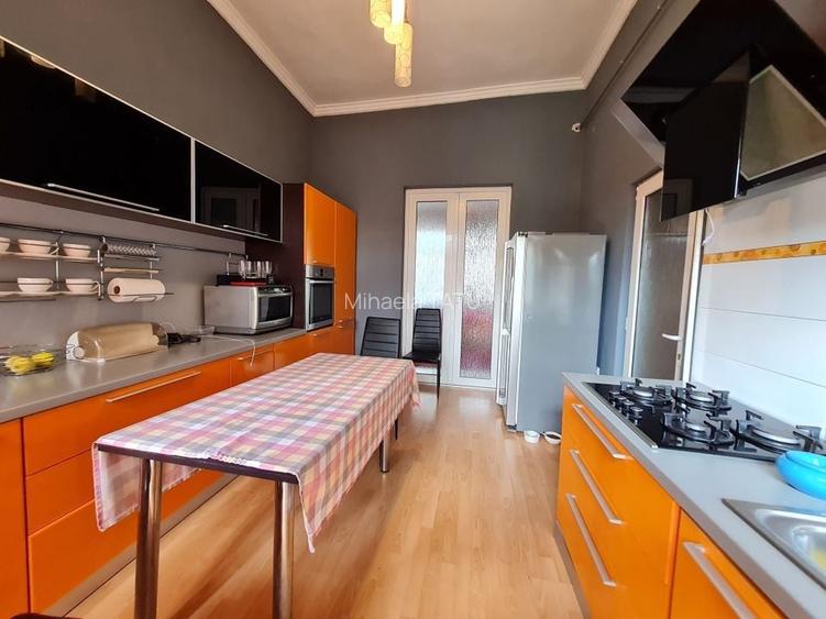 Spațiu pretabil birouri,after school,comercial,etc.