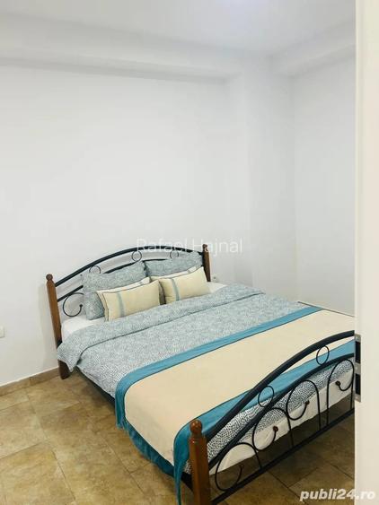 Inchiriez apartament la curte