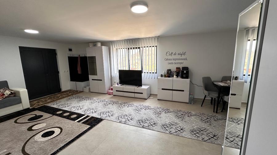 Casă de vânzare  - 12