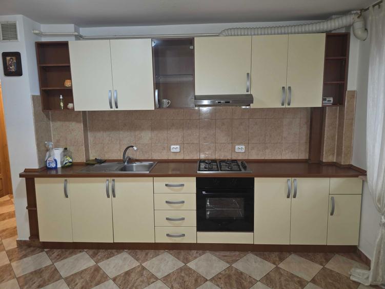 Apartament cu 3 camere modern si spatiis in Gavana / Piata / Stradal - 1