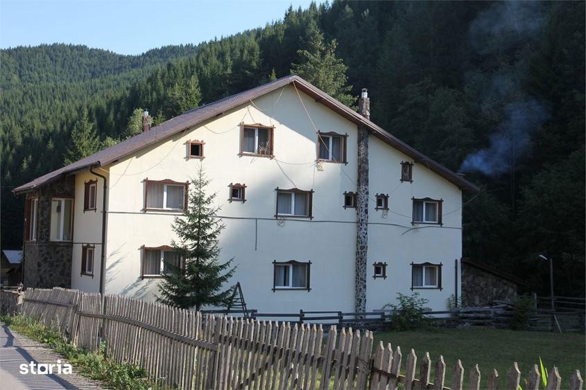 Pensiune de Vanzare in Moeciu de Sus - 13 Camere - pe Malul Raului - 3