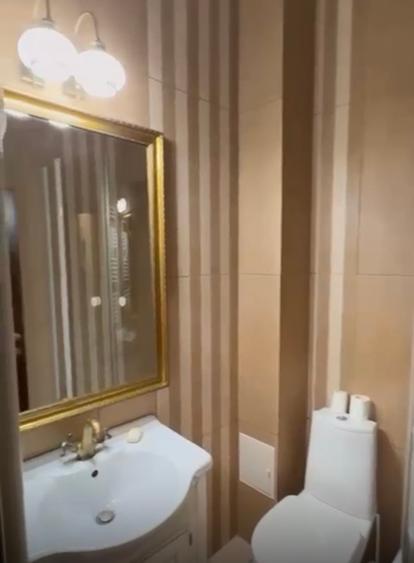 Vând apartament cu 3 camere , et 1 - 10