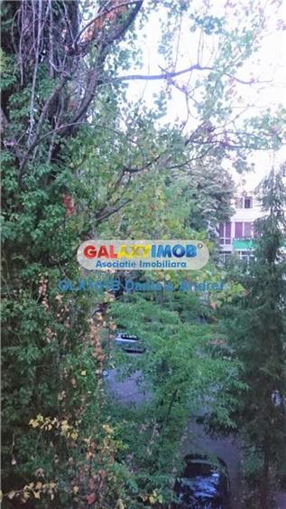 Apartament cu 3 camere decomandat, mobilat în Pajura