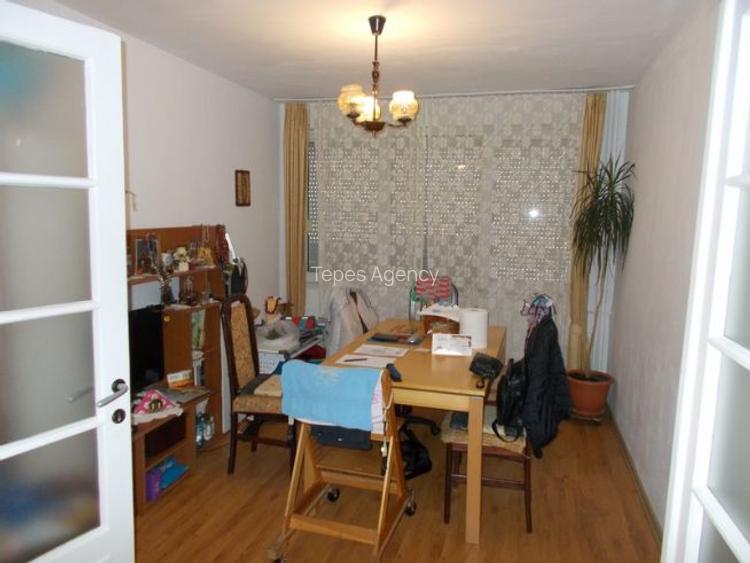 Apartament 3 camere decomandat, Timisoara, zona Torontalului, et 6/10, cu/fara garaj sub bloc Apartament 3 camere decomandat, Timisoara, zona Torontalului, et 6/10, cu/fara garaj sub bloc