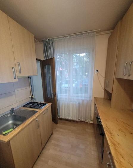 Inchiriez apartament decomandat Milea OMV - 4