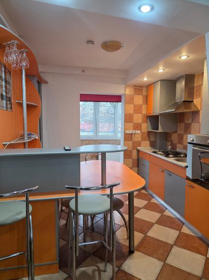 Titan,str.Ciucea,7 minute metrou 1 Decembrie 1918 - 10