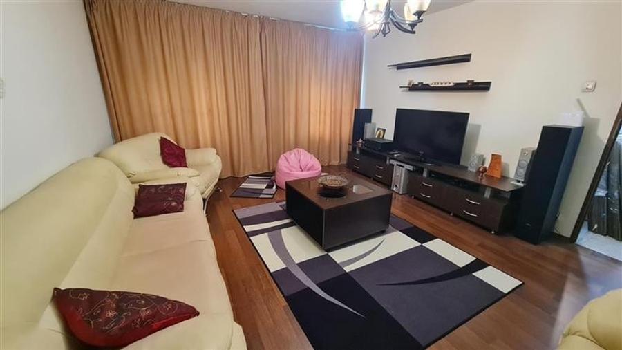 Apartament cu 4 camere si CT in 1 Mai - 1