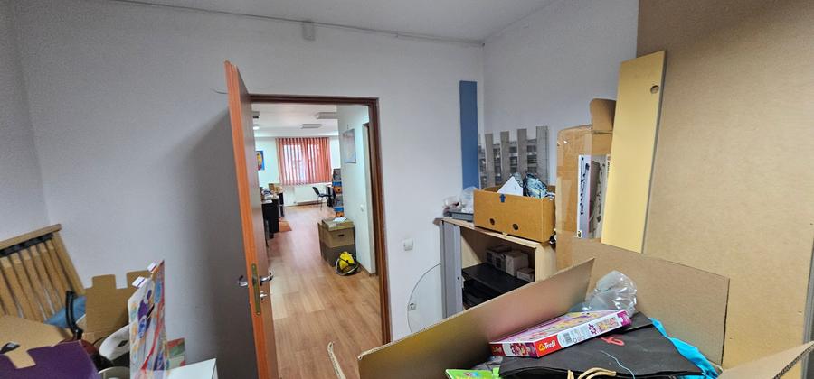 Vand apartament de 3 camere situat pe strada Luptei,intr-un bloc din 2006,parter - 8