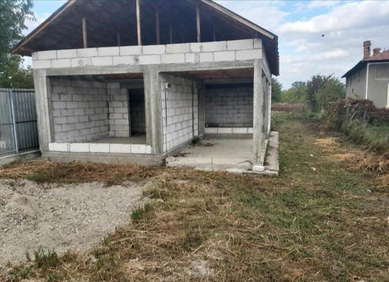 Teren de vanzare si constructie nefinalizata - 1