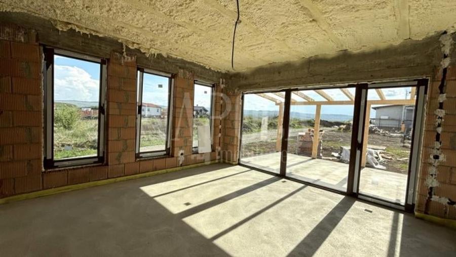 Casa 4 camere de vanzare in Dezmir - 1