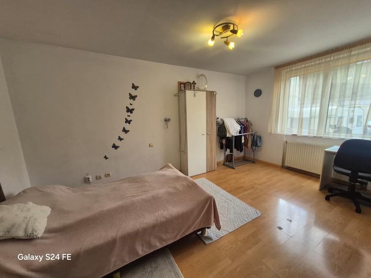De vânzare – Apartament cu 4 camere | 80 mp | Parter înalt | Boxă + Parcare | Zo - 10