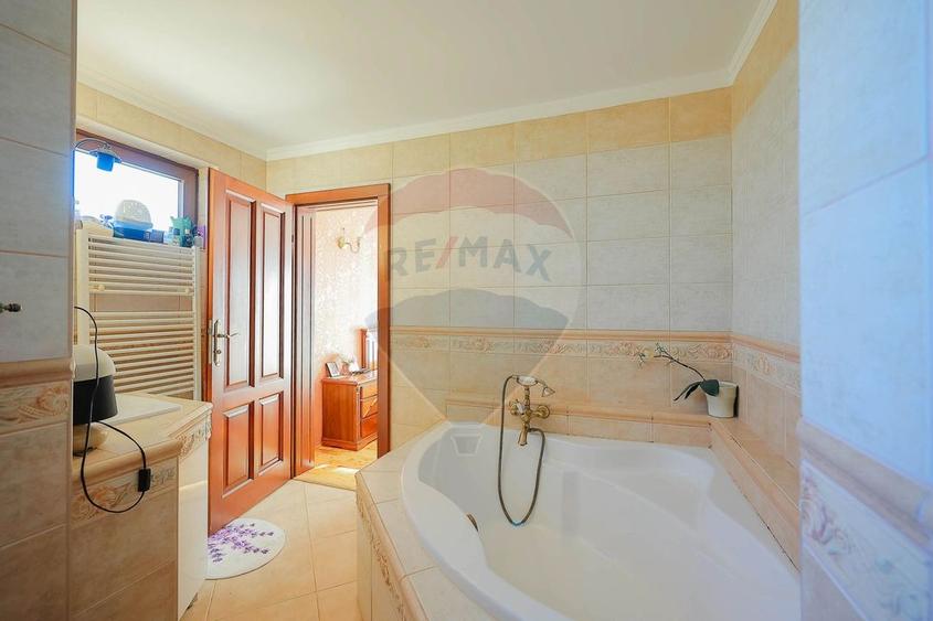 De vânzare vilă cu 7 camere, drum privat, în zona de Dealuri - 28
