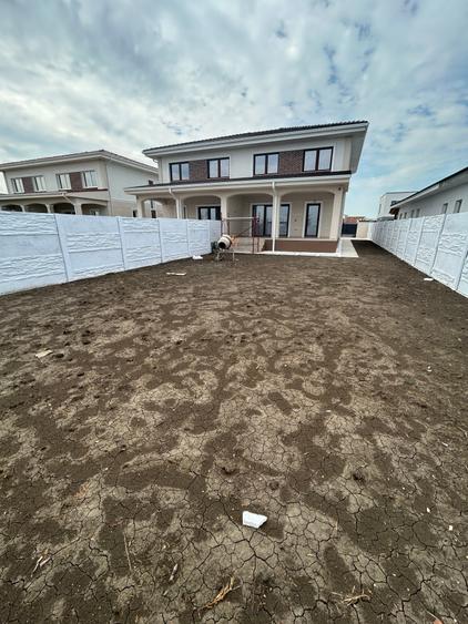 De vanzare duplex la cheie, liber, ocupabil imediat, 4 dormitoare, 3 bai - 11