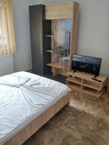 Se vinde apartament 2 camere decomandat, zona Peco - 5