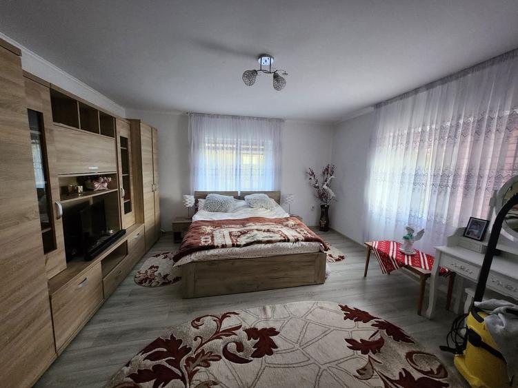 Vind casa in comuna sic jud cluj. Teren 600 mp acte la zi mai multe detali la nr de tel 0771108976 - 5
