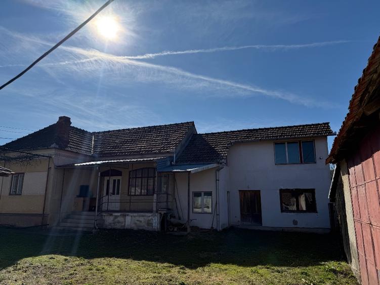 Vand casa la tara - 6