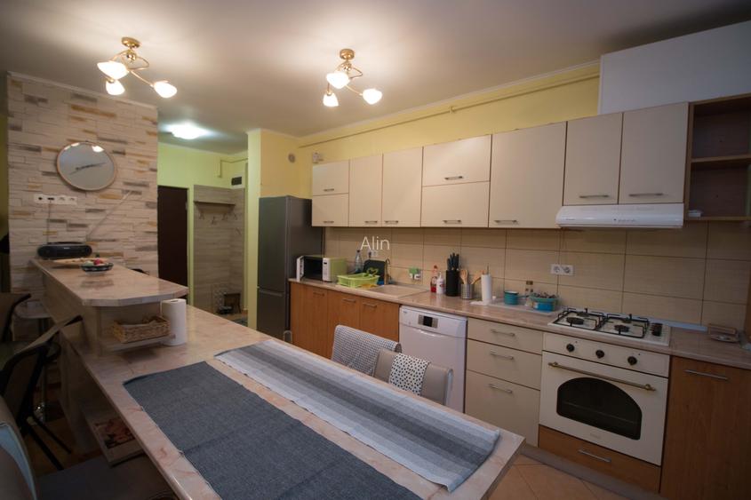 Apartament 3 camere 2 bai garaj cu vedere la munte si apa