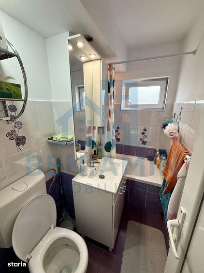 3 camere - etaj 3 - 52mp - renovat - centrala - apa - Craiovita Noua - 2