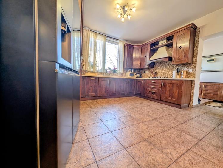 Vila superba 2003,P+E+M,300mpu,6 cam,teren 400mp,colt,renovata,tip mediteranean - 8