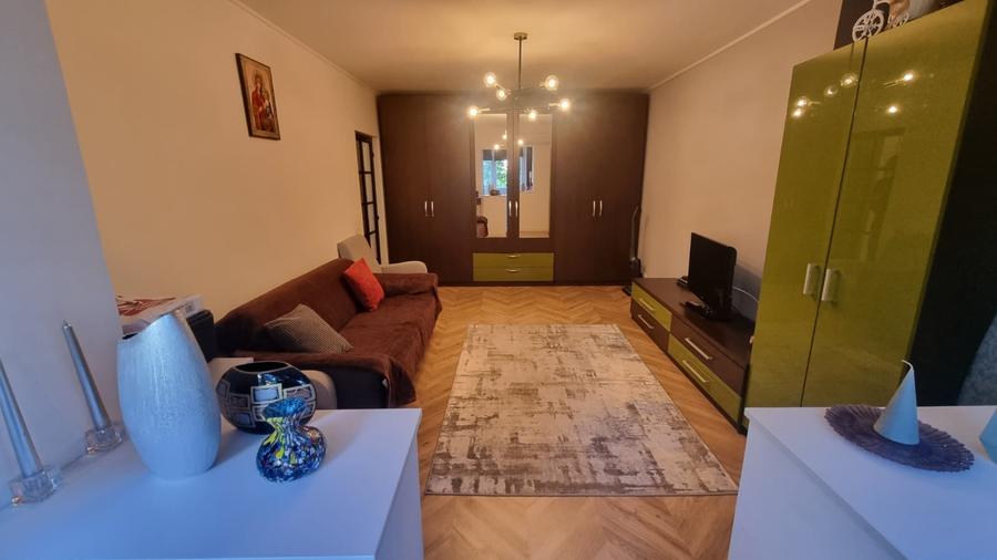 Apartament 4 camere, centrală proprie, parcare, 5 min metrou Apărătorii Patriei - 25