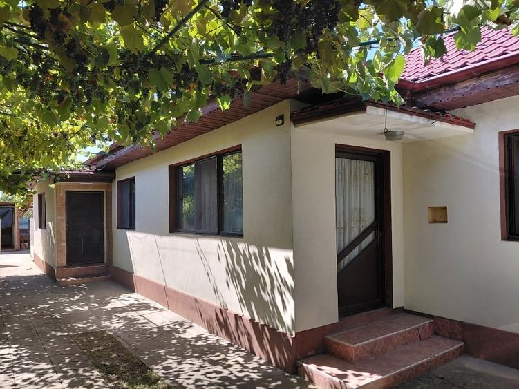 Casă individuală cu 3 camere cu Canalizare în Blejoi