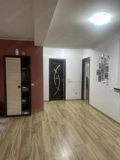 Vand casa la curte, spatioasa si luminoasa! - 4