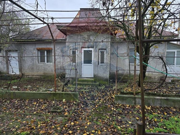 Casă / Vilă cu 6 camere de vânzare - 1