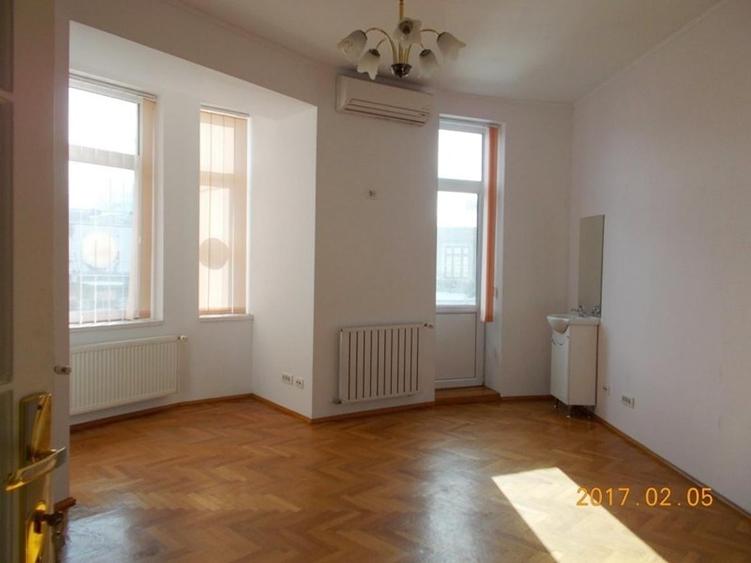 Cotroceni, Medicina, apartament interbelic, 4 camere, 1/3, stradal, luminos - 1