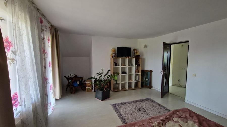 Casă spațioasă cu 4 camere plus teren 5.7 ari, Sat Sasar Comision 0 - 12